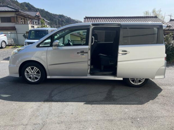 HONDA STEP WAGON - Image 19