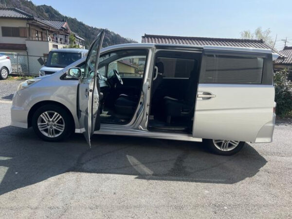 HONDA STEP WAGON - Image 20
