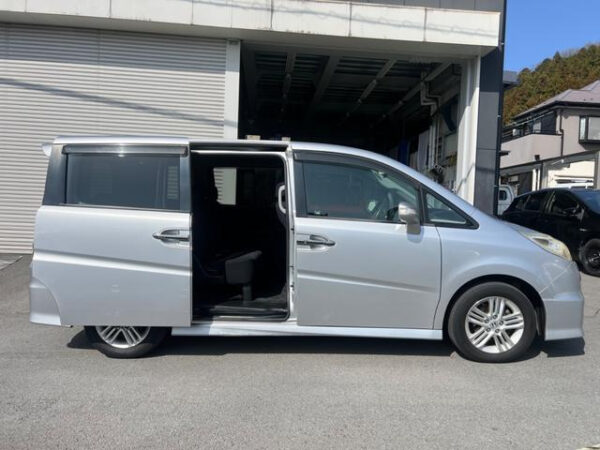 HONDA STEP WAGON - Image 21
