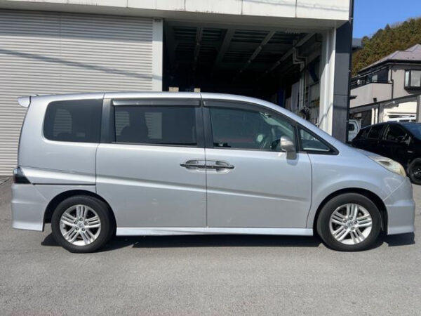 HONDA STEP WAGON - Image 5