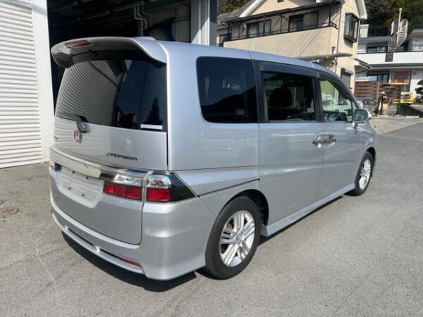 HONDA STEP WAGON - Image 6