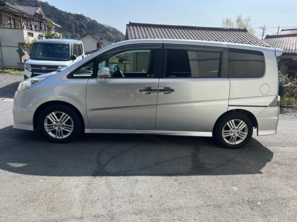 HONDA STEP WAGON - Image 9