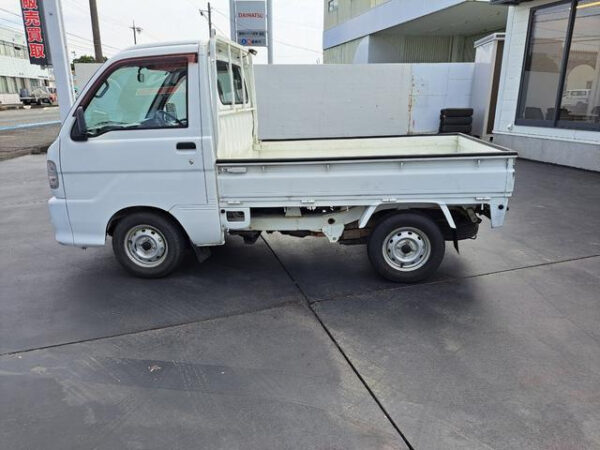DAIHATSU HIJET TRUCK - Image 9