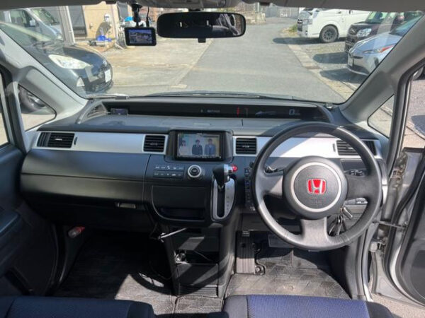 HONDA STEP WAGON - Image 10
