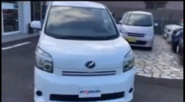 TOYOTA VOXY 2010 - Image 5