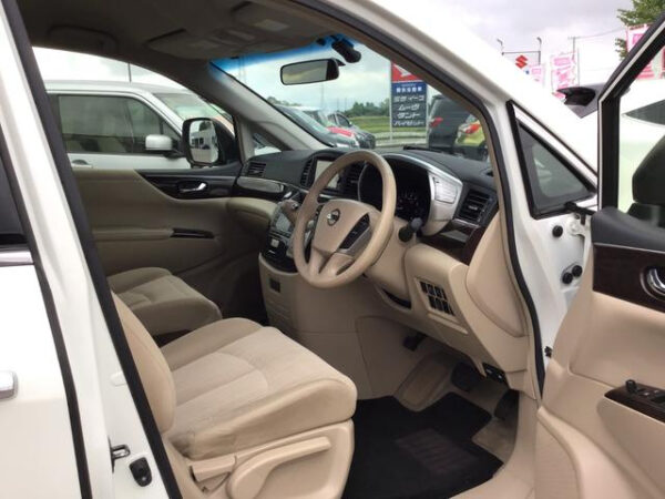 NISSAN ELGRAND 2016 - Image 11