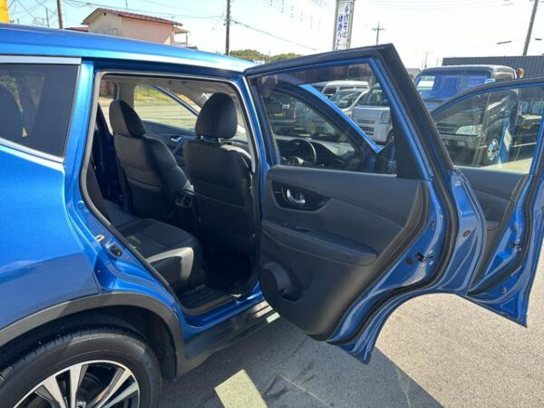 NISSAN X-TRAIL 2018 - Image 13
