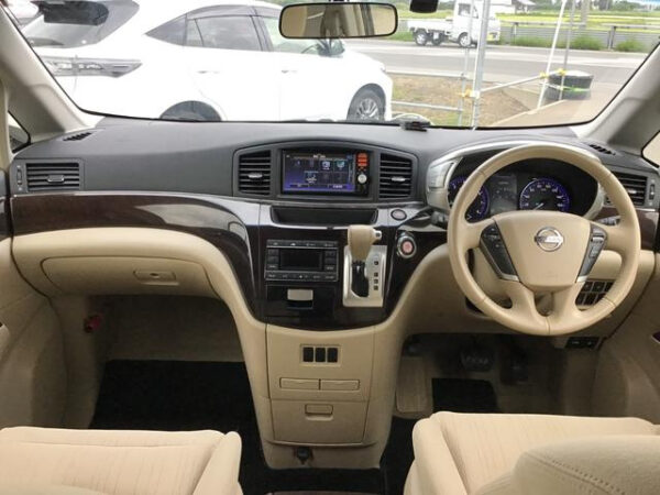 NISSAN ELGRAND 2016 - Image 12
