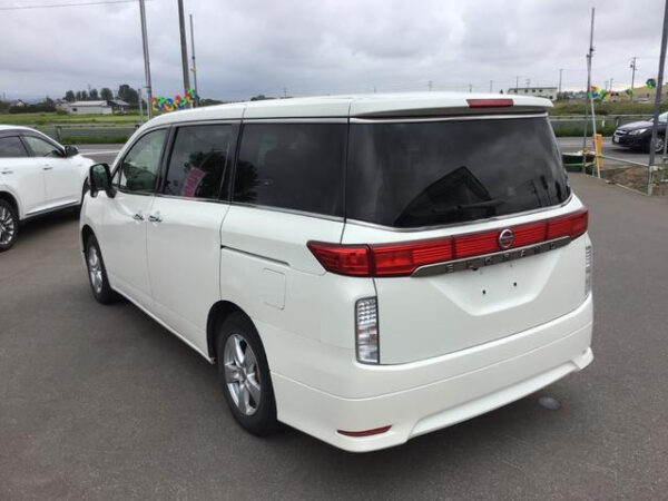 NISSAN ELGRAND 2016 - Image 17