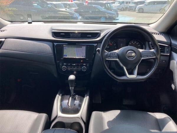NISSAN X-TRAIL - Image 4