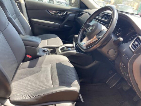 NISSAN X-TRAIL - Image 6