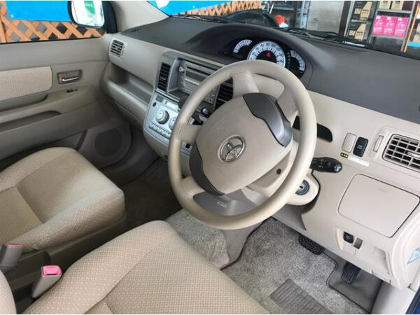 TOYOTA RAUM 2008 - Image 8