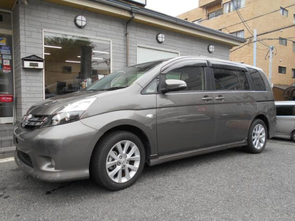 TOYOTA ISIS 2016 - Image 2