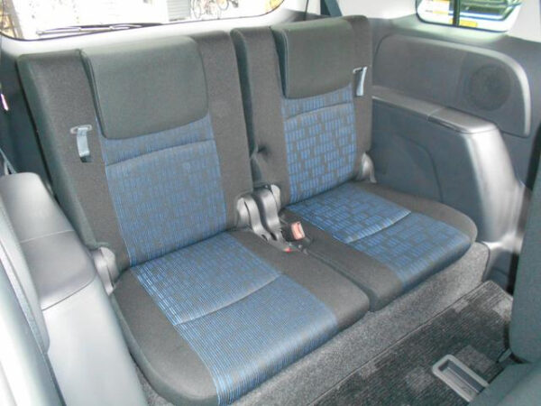 TOYOTA ISIS 2016 - Image 11