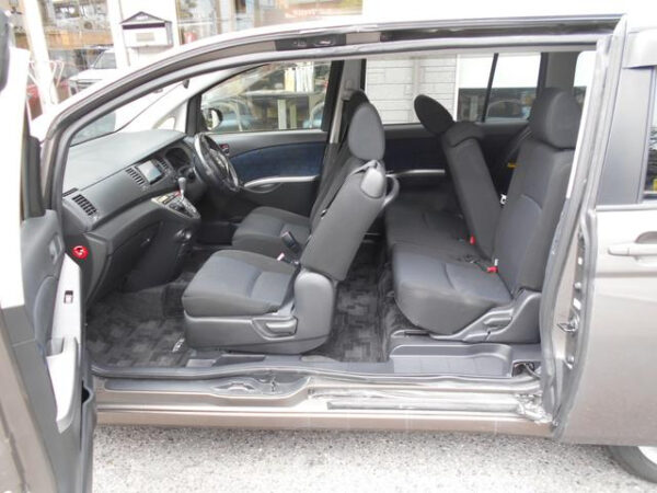 TOYOTA ISIS 2016 - Image 13