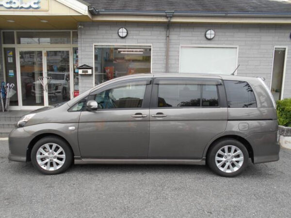 TOYOTA ISIS 2016 - Image 4
