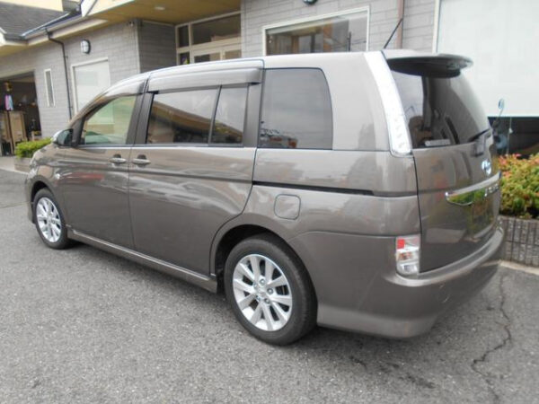 TOYOTA ISIS 2016 - Image 5