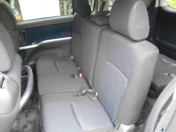 TOYOTA ISIS 2016 - Image 10